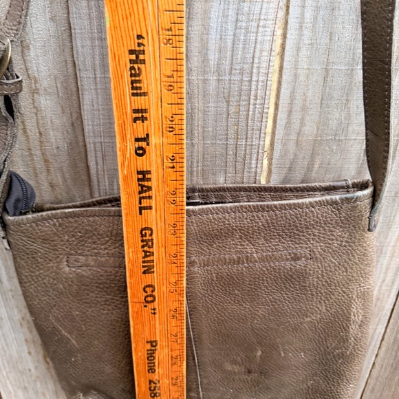 Duluth Trading Co. Leather Crossbody Bag - Picture 8 of 10